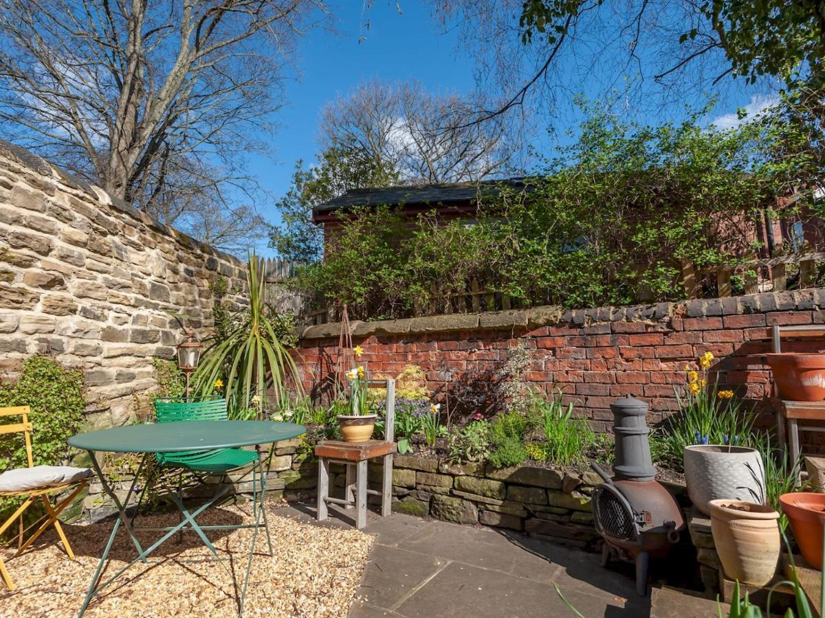 Pass The Keys Wonky Cottage With Amazing Garden Leeds  Exteriér fotografie
